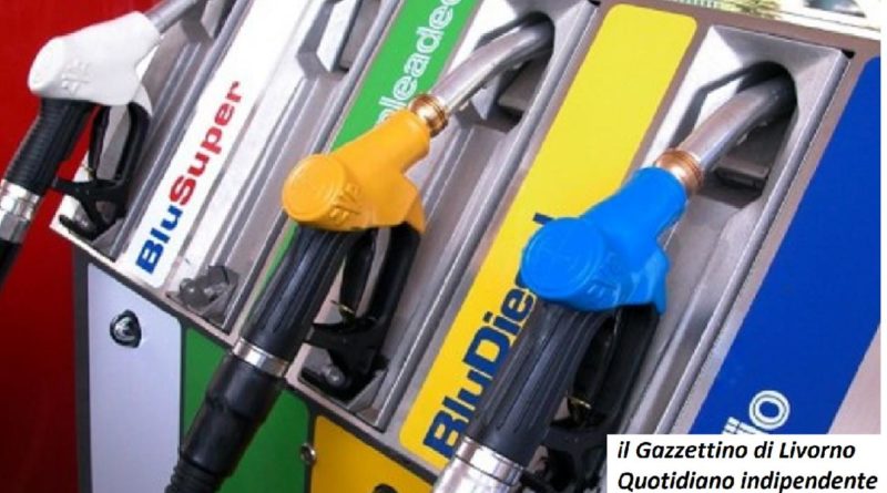 Benzina, Codacons: prezzi sfondando 2 euro al litro in autostrada 1