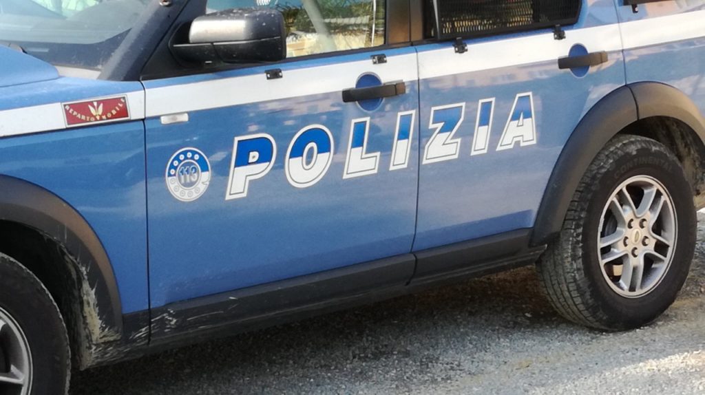 polizia fermate tre persone