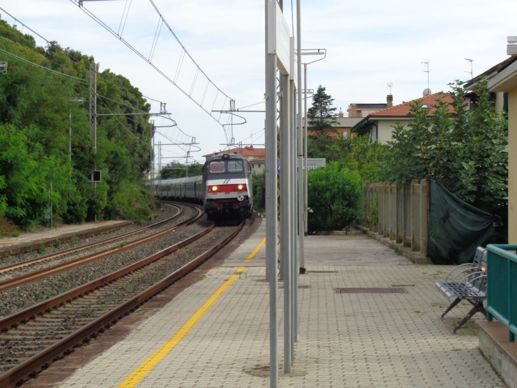 Un treno deraglia nella Brianza