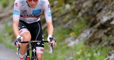 Tour de France lo sloveno Tadej Pogacar si prende la maglia gialla