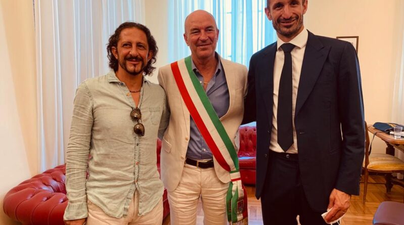 Un successo la visita in Comune del capitano della Nazionale di Calcio Giorgio Chiellini