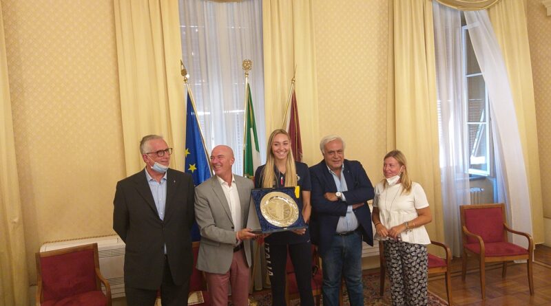 Il Sindaco ha premiato Elena Pietrini