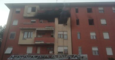 Incendio in via Perini, il Comune offre l'albergazione a 4 famiglie