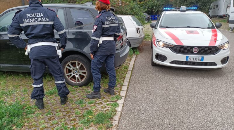 Ritrovata dalla Polizia Municipale un'auto rubata e restituita al proprietario