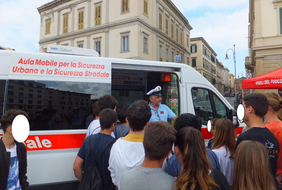 La Polizia Municipale in piazza per l’educazione alla legalità