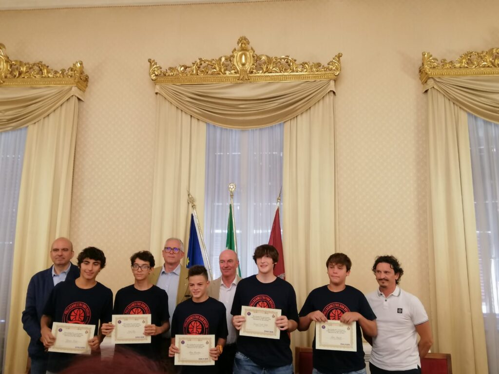 Borse sportive Drass agli atleti della pallacanestro Don Bosco