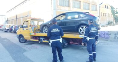 Operazione della Polizia Municipale ritirati patente e mezzo ad un tassista abusivo