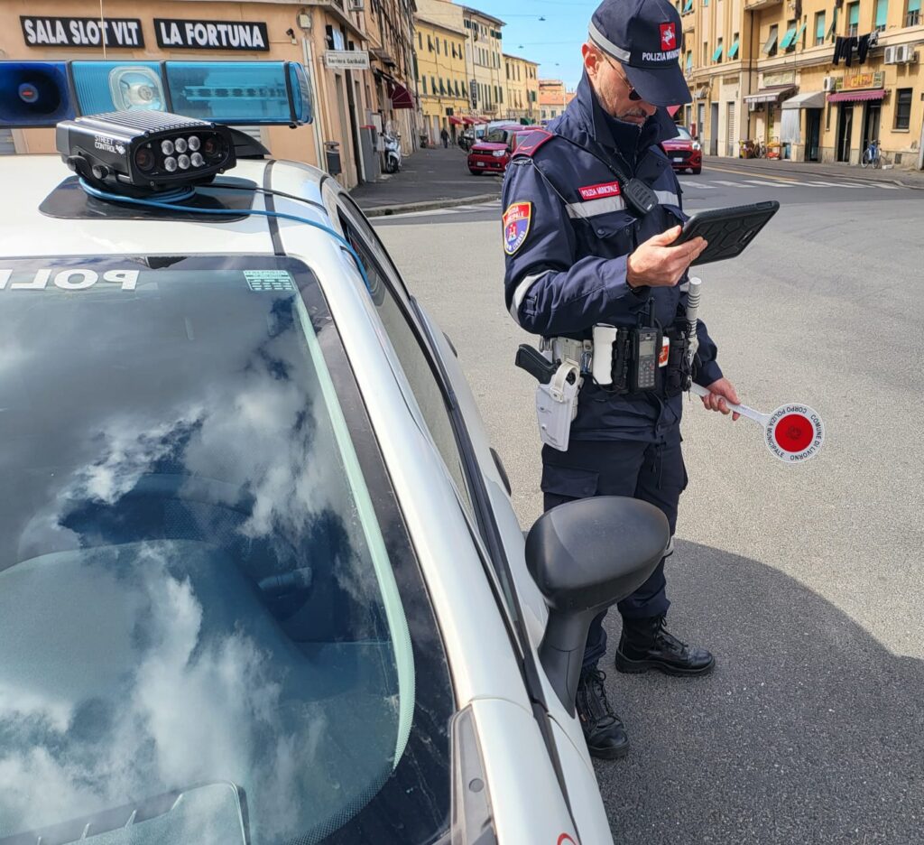 Controlli per l'individuazione dei veicoli che circolano senza assicurazione o revisione
