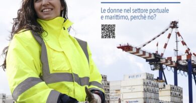 Il Porto delle donne, una mostra fotografica ritrae le lavoratrici in banchina e a bordo nave