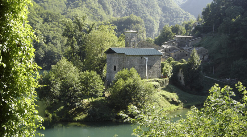 Garfagnana la caduta di un masso di oltre 30 tonnellate