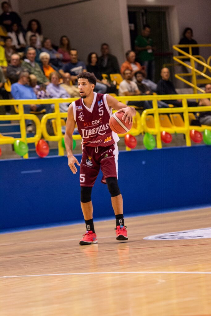 LA LIBERTAS VINCE A OMEGNA 73-71