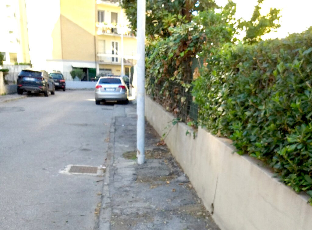 Intervento di riqualificazione dei marciapiedi di via Liguria