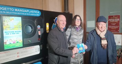 Inaugurato al Mercato delle Vettovaglie un eco-compattatore “Mangiaplastica”