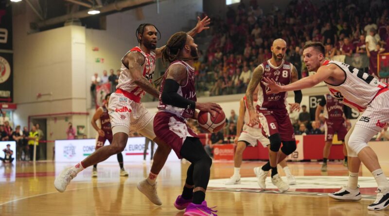LIBERTAS KO AL DEBUTTO A CENTO (72-83)